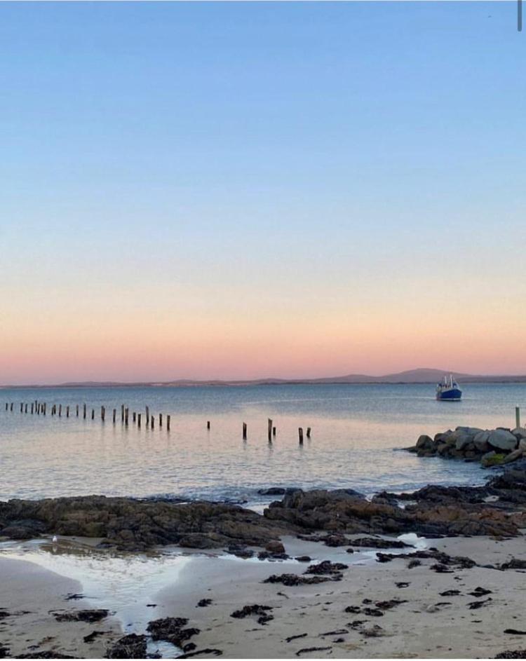 Bridport Bay Inn Buitenkant foto
